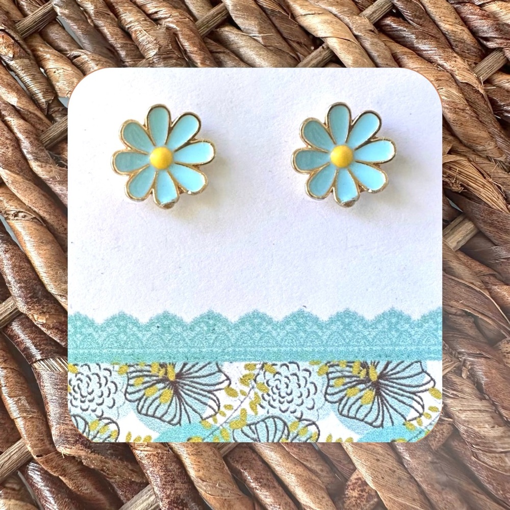 New Handmade Light Blue Daisy Studs (0.6" Diameter) (Version 1)
